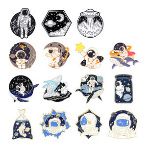 Pins de Solapa con Logotipo Metálico, Lindos, al por Mayor, Fabricante de Insignias de Anime, Pins de Esmalte Suave y Duro Personalizados con Cierre Trasero - Product Image 1
