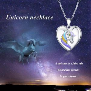 Collar de Plata de Ley 925 con Medallón de Corazón de Unicornio Esmaltado, Personalizado con Grabado de Palabras o Foto - Product Image 6