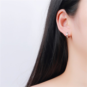 Orecchini in acciaio inossidabile placcato oro 14k alla moda stile di incisione maschio cerchio in acciaio per matrimoni - Product Image 3