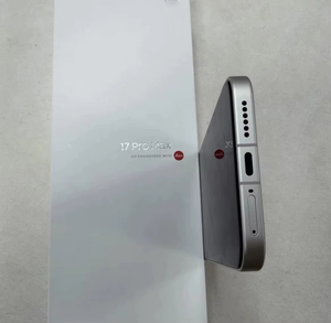 XM 17 Pro Max 6.7" 16/256GB LTPO Leica 50MP Snap8 Elite Gen5 1000mAh d'occasion par Fedex - Product Image 3
