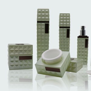 Bộ Bao Bì Mỹ Phẩm Sang Trọng Thiết Kế Theo Yêu Cầu Chai Nhựa Acrylic Lotion Và Lọ Kem - Product Image 3