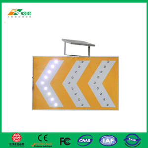 Panneau de signalisation routière réfléchissant solaire avec motif de flèche pour avertissement de sécurité routière, utilisation en extérieur - Product Image 3