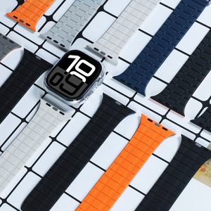 สายนาฬิกาซิลิโคนขายส่งสำหรับ Apple Watch S 10 11 46 มม. Ultra 49 มม. SE 44 มม. สายรัดข้อมือแบบแม่เหล็กสองสีสำหรับเล่นกีฬา - Product Image 1