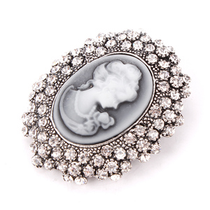 Broches de luxe pour femmes, style rétro, sculptées, avec strass, motif floral vintage, plaqué or, en alliage, par Weiman Palace - Product Image 4