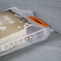 Vente en gros de sac de riz transparent imprimé de qualité alimentaire avec trou de poignée sac de riz gousset latéral farine Fufu Banku Pack