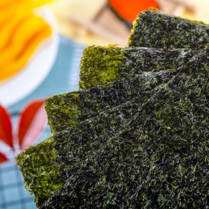 Feuilles d'algues essentielles pour la préparation de sushis bio - 50 feuilles par paquet, qualité <span class=keywords><strong>sushi</strong></span>, légèrement grillées, faciles à utiliser pour des sushis maison gourmet - Product Image 4