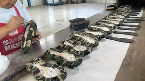 Custom Memory Foam <span class=keywords><strong>nero</strong></span> soffice peloso Logo Slide sandali Open Toe in Shearling in pelliccia sintetica pantofole da uomo - Product Image 5