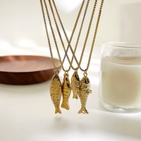 Collier pendentif poisson plaqué or en acier inoxydable sans ternissement cadeau fiançailles anniversaire animal religieux
