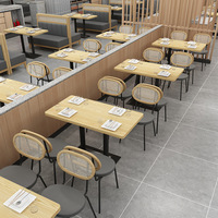 Ensemble de table et chaises en rotin tressé pour espace de négociation, café et salon de thé, style nordique de luxe