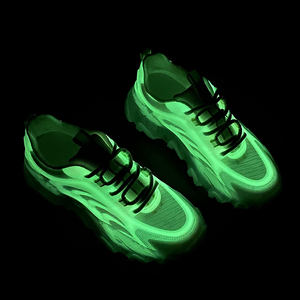 Zapatillas Deportivas con Suela Gruesa y Luz Nocturna Personalizadas OEM para Mujer con Suela Robusta - Product Image 5