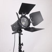 Éclairage vidéo LED COB avec boîtier en nylon résistant à la chaleur, lentille Fresnel en verre, volets en aluminium, montage Bronco, zoom 10-45x