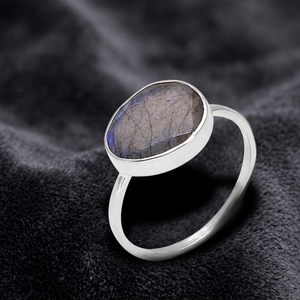 Anillo de Labradorita con Corte Ovalado, Plata de Ley 925, Clásico, Moderno y Elegante, para Boda, Aniversario, Compromiso o Fiesta - Product Image 2