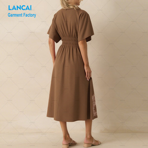 Vestido Midi Casual Fluido de Manga Corta con Cuello en V y Bordado Floral de Leopardo para Mujer, Ideal para Uso Diario, Fiestas y Oficina - Product Image 2