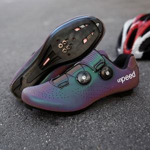 Nuove scarpe da bici da strada riflettenti color perla camaleonte per una maggiore visibilità e prestazioni - Product Image 1