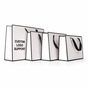 Bolsa de Papel Blanca Personalizada con Logotipo, Asas Retorcidas, para Regalos y Compras, Hecha a Medida - Product Image 1