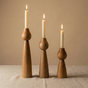 Juego de Portavelas Cónicos de Madera Curio Craft Hechos a Mano con Grabado en Relieve para Decoración del Hogar y Bodas - Product Image 1