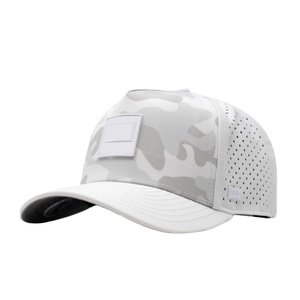 Casquette de golf OEM personnalisée en maille perforée avec logo, 5 panneaux, visière légèrement incurvée, snapback, patch en caoutchouc imperméable - Product Image 1