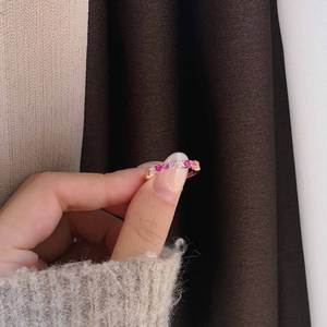 خاتم زفاف كلاسيكي أنيق بتصميم عنقودي مرصع بالزركون المكعب مطلي بالروديوم/الذهب عالي الجودة بتصميم عصري للنساء - Product Image 3