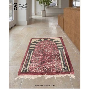 Alfombra de Oración Blissful Dusk de Viscosa de Lujo, Suave Alfombra Islámica Sajjadah, Janamaz Musulmán, Disponible para la Venta - Product Image 3