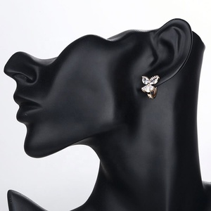 ต่างหูแบบหนีบประดับคริสตัลรูปโบว์ผีเสื้อสำหรับผู้หญิงแฟชั่น - Product Image 6