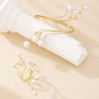 Classique Ensemble Bijoux Plaqué Or 2 Pièces Ligne Étagée Bague Perle Bracelet Jonc Perle Rouge Blanche pour Femme