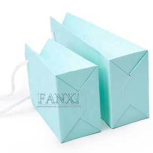 โรงงานผลิตกระเป๋าถือกระดาษลายหนังสีเขียวแบบกำหนดเองจาก FANXI ประเทศจีน สำหรับบรรจุภัณฑ์เครื่องประดับและของขวัญ - Product Image 4