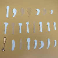 Spatules cosmétiques en plastique de 3 cm, 4 cm, 5 cm, 6 cm, 7 cm, 8 cm, 9 cm, blanches, transparentes, couleur personnalisée, outils d'emballage, cuillère à crème, fournisseur de spatules