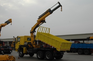 Sinotruk Howo <span class=keywords><strong>รถ</strong></span>บรรทุก<span class=keywords><strong>10</strong></span>ล้อติดตั้ง<span class=keywords><strong>เครน</strong></span>พับ12<span class=keywords><strong>ตัน</strong></span> - Product Image 5