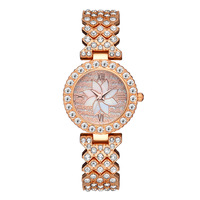 Montre à quartz de luxe pour femmes avec diamant petit cadran et bracelet montre à quartz en diamant créative montre à chaîne pour filles