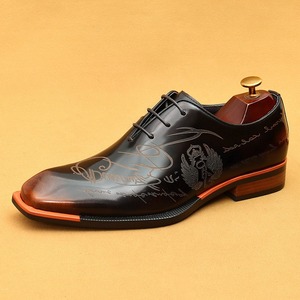 Zapatos brillantes de charol para hombre, los más vendidos, zapatos formales de negocios de cuero genuino grabado. - Product Image 6