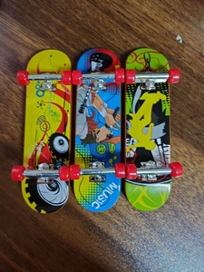 Mini-skateboards de table créatifs et professionnels, petits et abordables, pour fêtes, cadeaux et jouets. - Product Image 5