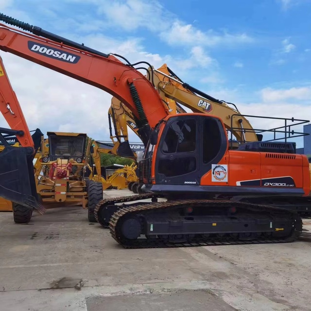 Doosan DX300LC Big Excavator 2024 Model 30 Ton Operating Weight 1.6m Bucket Capacity Korea's Used Machine Core Engine