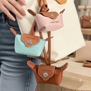 Llavero de Cuero Mini Estilo Dumpling, Nuevo y Moderno para el Verano, Porta Tarjetas Compacto y Ligero - Product Image 1