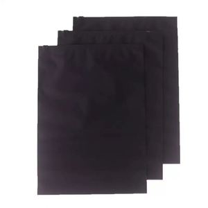 Sac d'emballage pour vêtements en PE noir givré personnalisé avec impression offset, recyclable et fermeture éclair avec logo - Product Image 3