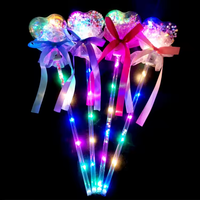 Baguette Magique LED Lumineuse Colorée en Forme d'Étoile et de Cœur pour Enfants, Jouet en Plastique Fluorescent, Baguette Magique d'Amour pour Concerts à Effet Clignotant