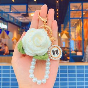 2025 Hot Sales Handmade Lã De Malha Flor Keychain Pérola Charme Crochet Rose Bag Pingente Mulheres Menina Presente Popular Pérolas Chaveiro - Product Image 1