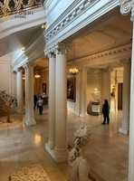 Colonne romaine corinthienne en marbre beige naturel classique YUSHI, pilier en pierre cannelé pour projet de villa de luxe ou d'hôtel