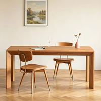 Table à manger assemblée sur mesure, plateau en placage de chêne blanc, pieds en chêne massif, style nordique, usage domestique, commercial, bureau, hôtel, villa, entrée