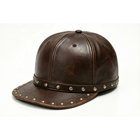 Gorra de Béisbol Vintage Personalizada de Cuero PU para Invierno, de 6 Paneles, Marrón Oscuro con Remaches Dorados, Visera Plana, Estilo Punk Rock Biker, Venta al por Mayor OEM