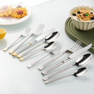 <span class=keywords><strong>Juego</strong></span> <span class=keywords><strong>de</strong></span> <span class=keywords><strong>Cubiertos</strong></span> <span class=keywords><strong>de</strong></span> Acero Inoxidable con Mango Acanalado <span class=keywords><strong>de</strong></span> Rayas Verticales <span class=keywords><strong>de</strong></span> Lujo, <span class=keywords><strong>Juego</strong></span> <span class=keywords><strong>de</strong></span> <span class=keywords><strong>Cubiertos</strong></span> Plateados y Dorados para Bodas, Hoteles y Banquetes - Product Image 4