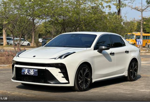 Voitures <span class=keywords><strong>d</strong></span>'<span class=keywords><strong>occasion</strong></span> Lynk&Co 03 2023 2.0TD DCT Pro, voiture compacte essence 2.0T, berline automatique, véhicule <span class=keywords><strong>d</strong></span>'<span class=keywords><strong>occasion</strong></span>, voiture pré-utilisée - Product Image 2