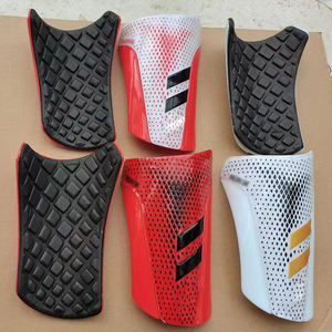 2024 nuovissima fabbrica all'ingrosso di calcio Shin Pad personalizzato <span class=keywords><strong>in</strong></span> <span class=keywords><strong>plastica</strong></span> e resina materiale di calcio giovanile parastinchi per lo sport - Product Image 2