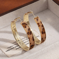 Boucles d'oreilles créoles grandes en peluche Kevlar imprimé léopard, style Hong Kong, automne-hiver, mode, polyvalentes, élégantes, haut de gamme, rétro pour femme