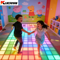 Jeu laser 'Le sol est du lave' avec écran de jeu LED 30x30 cm, grille lumineuse interactive, jeux actifs et grille de danse LED au sol