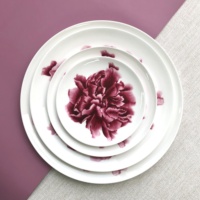 Assiette rose Joy Tableware, motif floral, pour la décoration de table