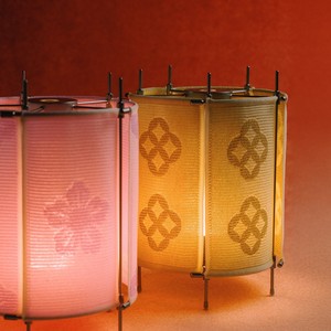 Lámpara de Sombra Tejida con Patrón Dorado, Lámpara de Pie LED de 220V, Color Cambiable, Base E26, Fácil Instalación - Product Image 2