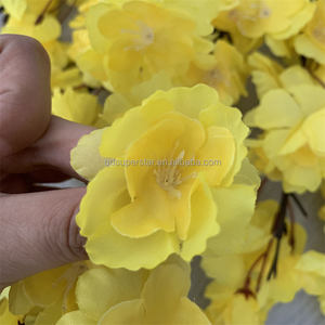 Decorazione da Soffitto per Matrimoni B1430, Fiori Gialli, Fiori di Ciliegio a Stelo Lungo, Ciliegio Giapponese in Fiore - Product Image 4