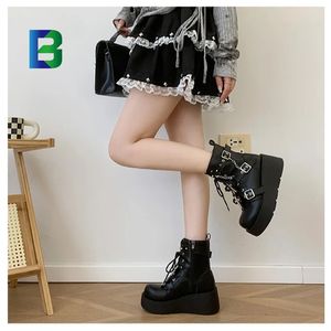 Barchon XY4335 bottes en cuir noir femmes chaussures métal Rivet croix Goth Punk Style femmes <span class=keywords><strong>botte</strong></span> <span class=keywords><strong>taille</strong></span> <span class=keywords><strong>43</strong></span> talons compensés plate-forme bottes - Product Image 6