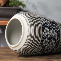 Vase moderne minimaliste en porcelaine bleue et blanche sculpté à la main pour la décoration de la maison et la culture hydroponique
