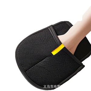 ถุงมือกำจัดขนสัตว์เลี้ยง สีดำ 24x17 ซม. ผ้าโพลีเอสเตอร์รูปทรงโค้งสำหรับแมวยาวขนยาว เครื่องมือกรูมมิ่ง - Product Image 1